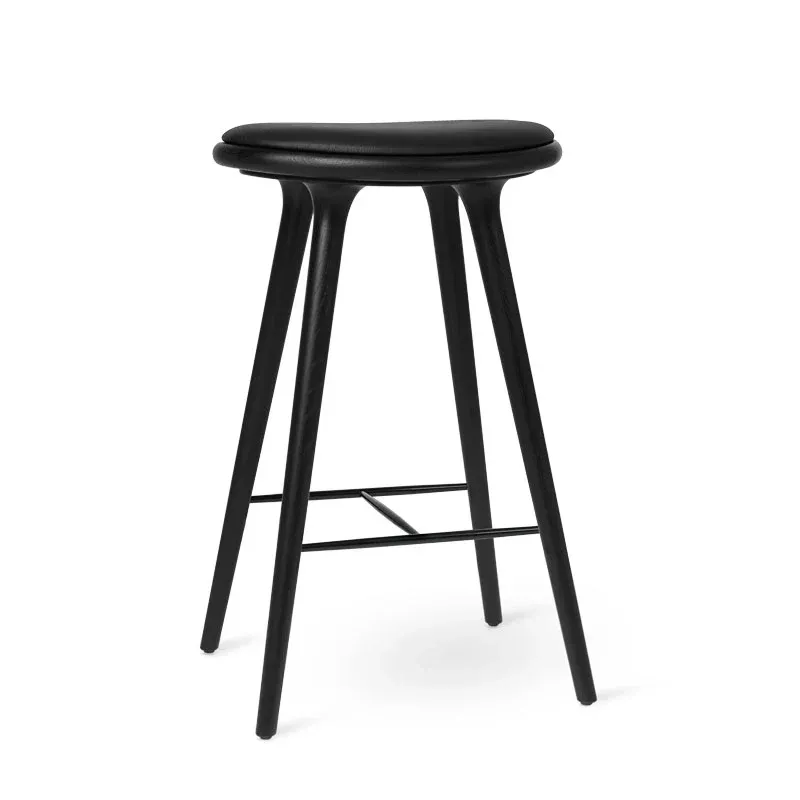 High Stool, schwarzgebeiztes Eichenholz, schwarzes Ultra Leder, 74 cm, hoher Barhocker von Mater