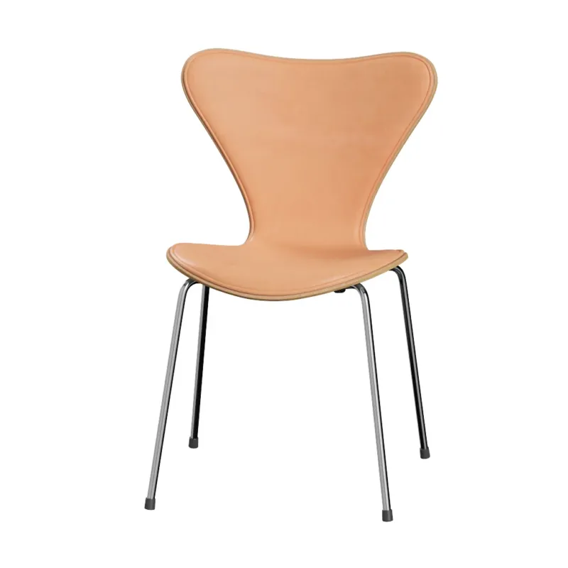 Fritz Hansen - 3107 Stuhl, Naturfurnier und Vorderseite gepolstert in Naturleder