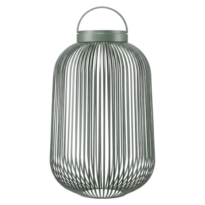 Grote groene lantaarn met oplaadbare led lamp van Blomus Lito met moderne uitstraling en verticale lijnen