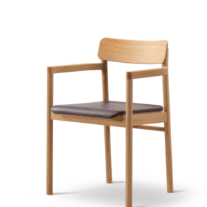 Post Esszimmerstuhl geölt Eiche, Sitz gepolstert Omni 377 dunkelbraunes Leder von Fredericia Furniture