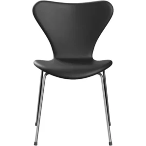 3107 Stuhl, vollgepolstert Essential Leder Schwarz / Chrom Gestell von Arne Jacobsen