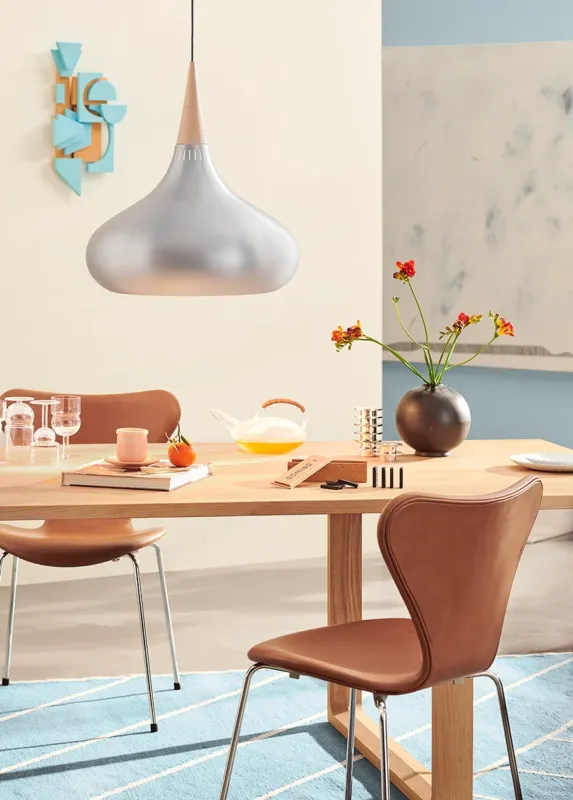 Fritz Hansen - 3107 Stuhl, voll gepolstert in Grace Leder – Bild 3