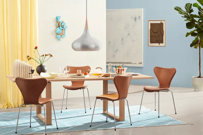 Fritz Hansen - 3107 Stuhl, voll gepolstert in Grace Leder – Bild 4