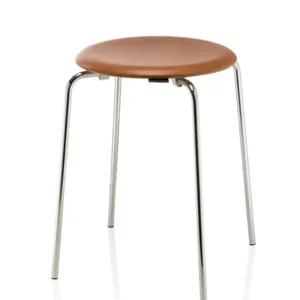 Dot Hocker, Walnuss von Arne Jacobsen