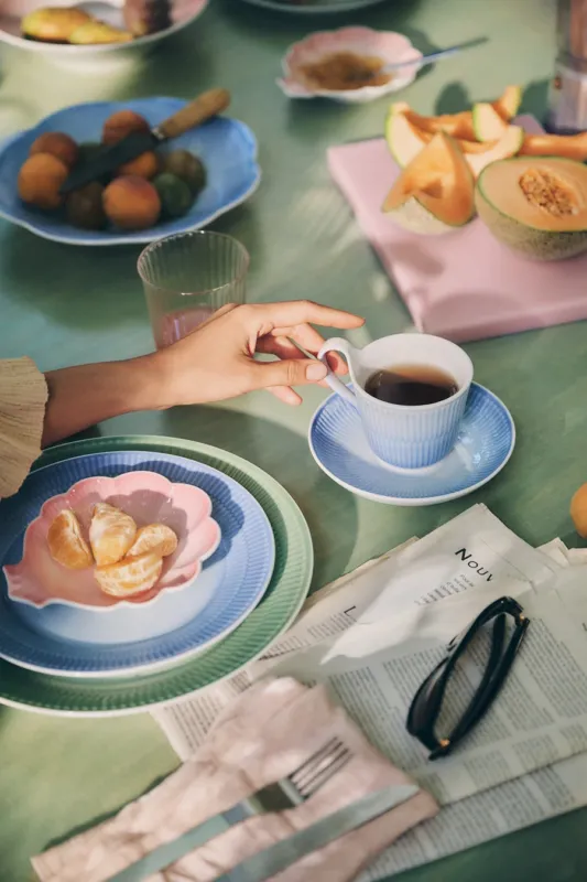 Royal Copenhagen Iris, Højhankskop mit Untertasse 25 cl, Blau – Bild 3