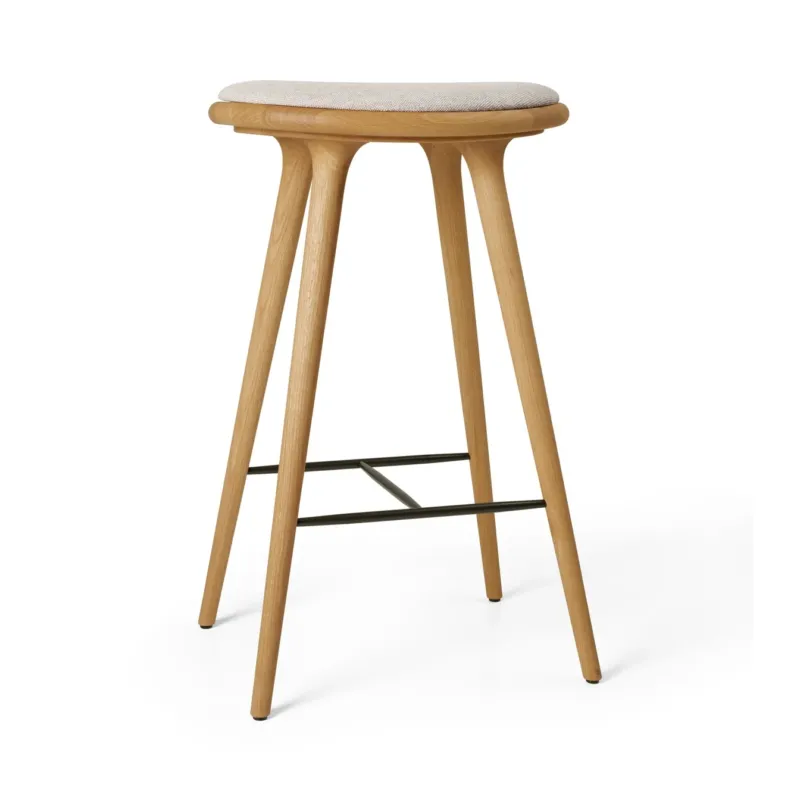 High Stool, geölte Eiche, Kvadrat Clay 0012, 74 cm hoher Barhocker von Mater