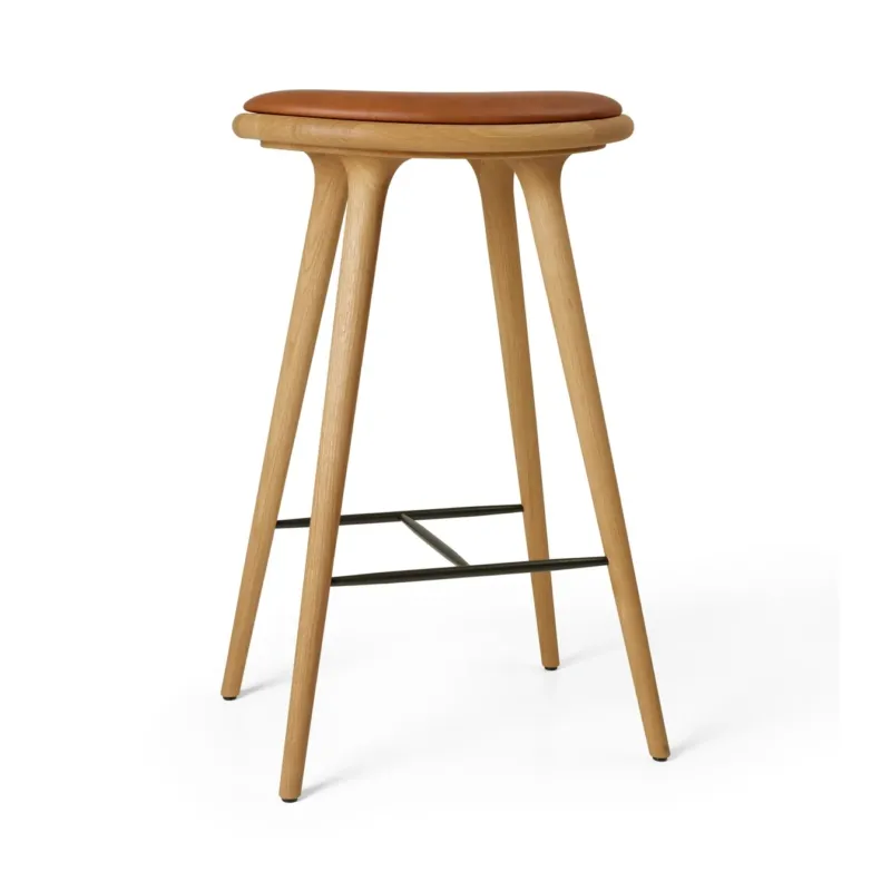 High Stool, geöltes Eichenholz, Nuance Walnut Leder, 74 cm, hoher Barhocker von Mater