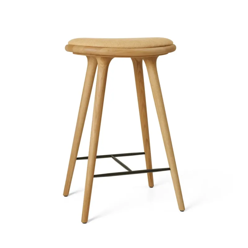 High Stool, geölt Eiche, Kvadrat Clay 0007, 69 cm niedriger Barhocker von Mater