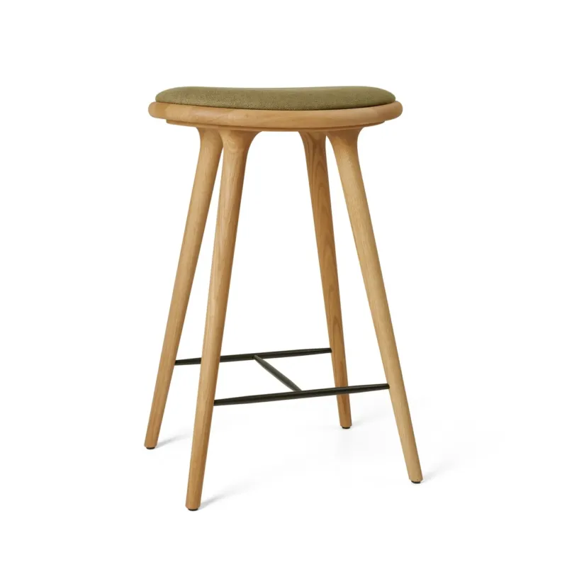 High Stool, geölte Eiche, Kvadrat Clay 0017, 69 cm niedriger Barhocker von Mater