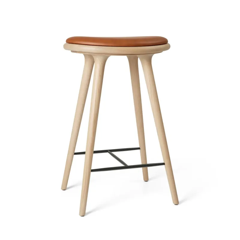 High Stool, matt lackiertem Eiche, Nuance Walnut Leder, 69 cm, niedriger Barhocker von Mater
