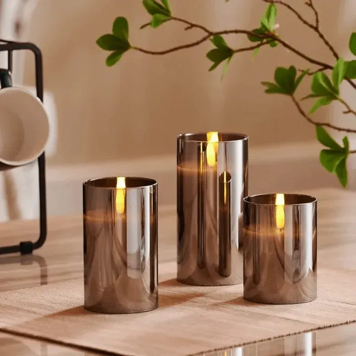 Flackernde LED-Kerzen mit realistischer Flammenoptik