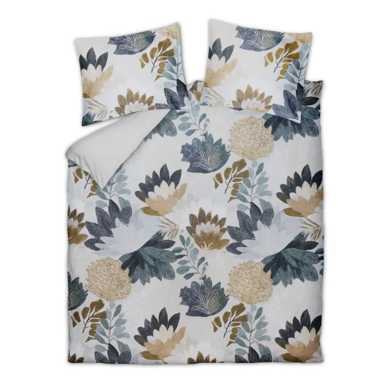Vandyck Organic Glow dekbedovertrek in kleur Faded Denim met getekende bloemenprint in blauw en bruintinten (SAMP26223)