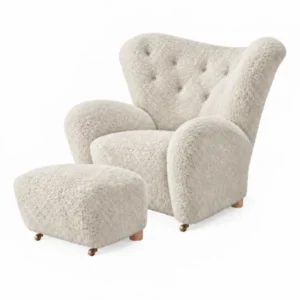 Audo Copenhagen - The Tired Man inkl. Hocker, Schaffell Off-white und Beine aus Eiche